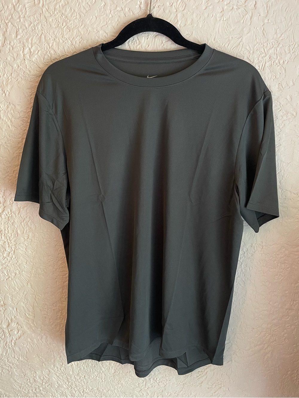 New Nike Dri-Fit Men’s Charcoal Crew Neck Short Sleeve Tee